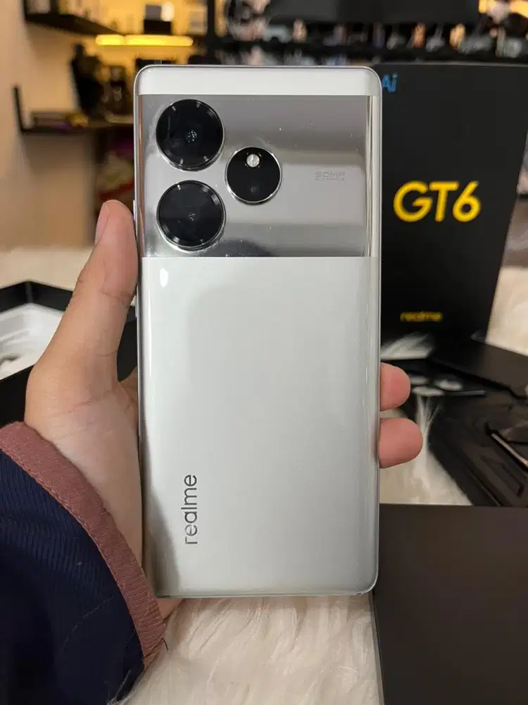 Realme GT6 12/256GB - Perak Cair