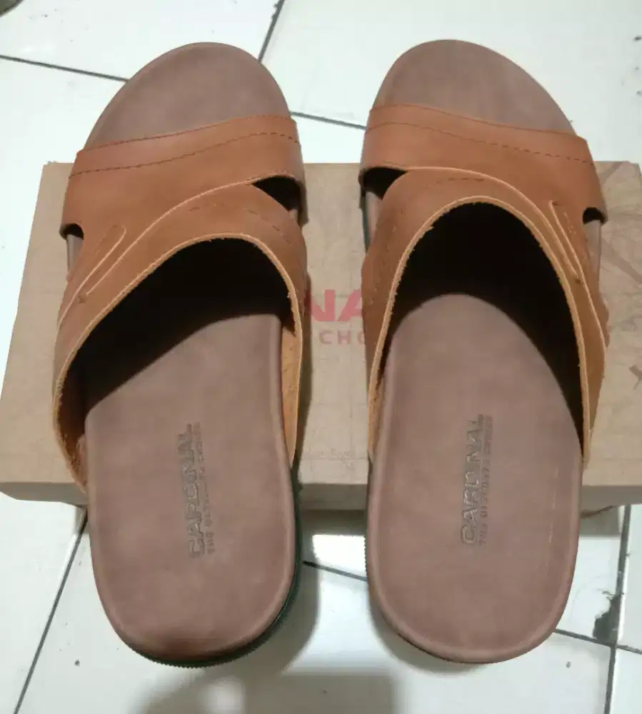 Sandal kulit original Cardinal size 42 , warna coklat, model selop.