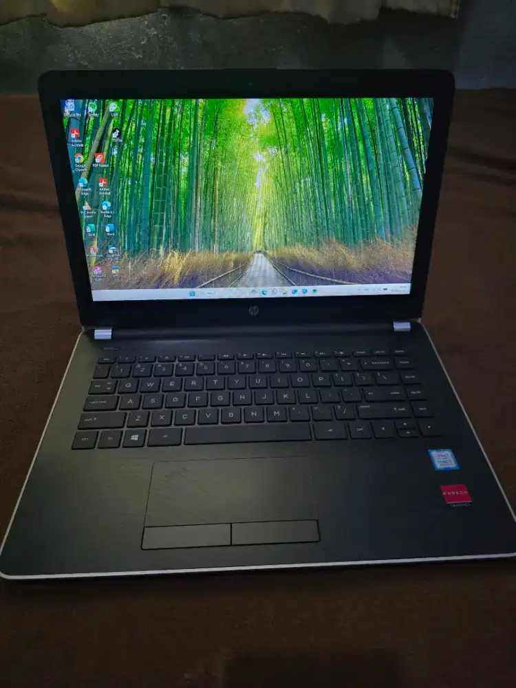 LAPTOP HP. i5 AMD Radeon