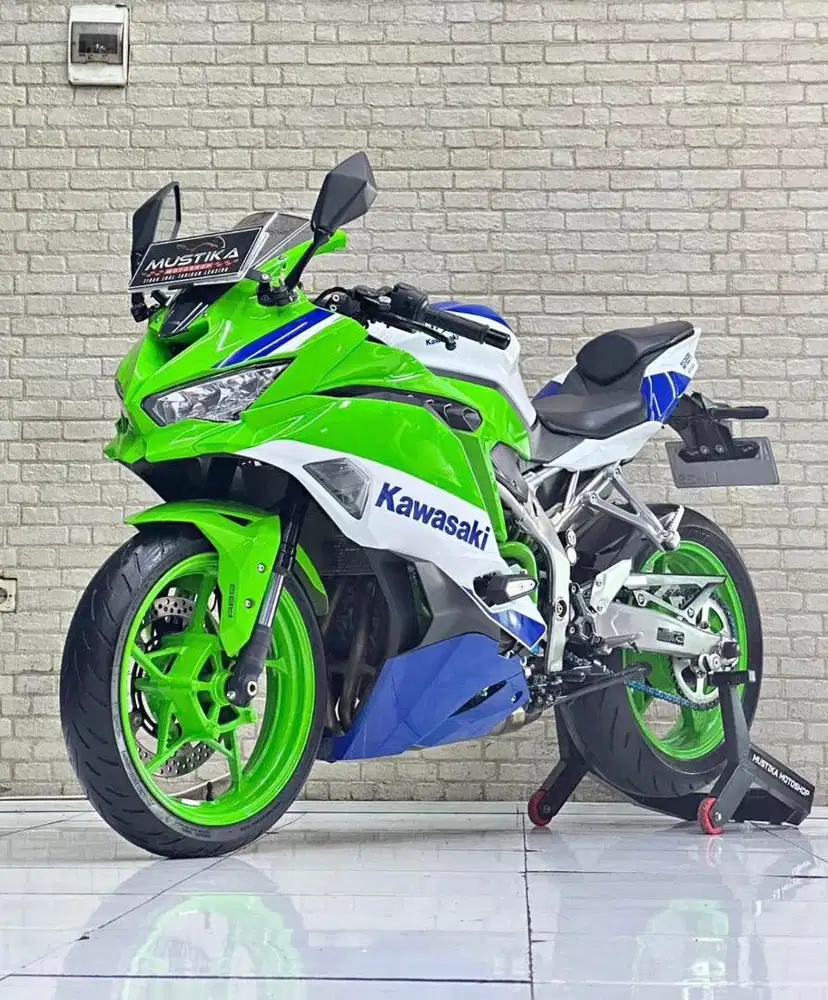 Kawasaki zx 25r anniversary edition