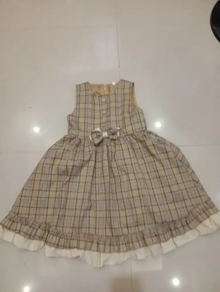 Dress Burberry anak size 30