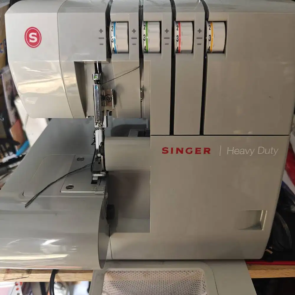 Mesin Obras Merk Singer - Baru dipakai 1 bulan