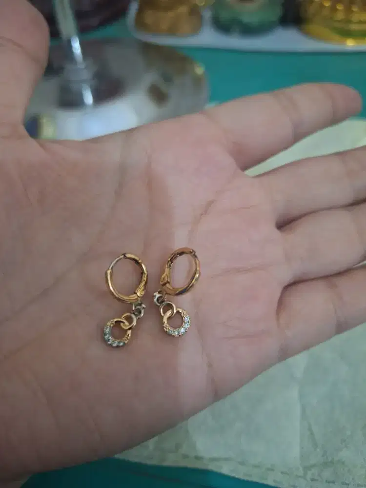 Anting branded 
Xuping dengan permata 
Limited edition 
Barang terawat