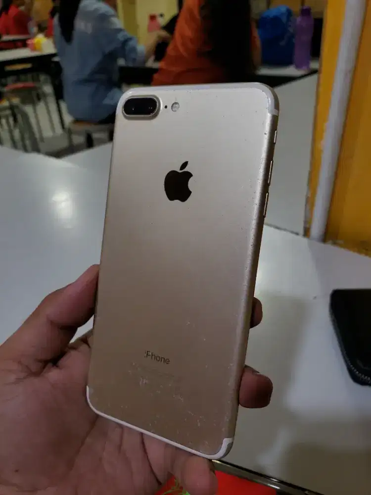 Dijual iPhone 7plus 128gb gold