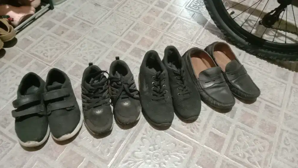 Sepatu second kondisi layak pakai