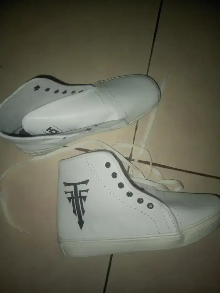 Sepatu Sneakers Pria Terbaru Boots DOKICI Sepatu Kasual