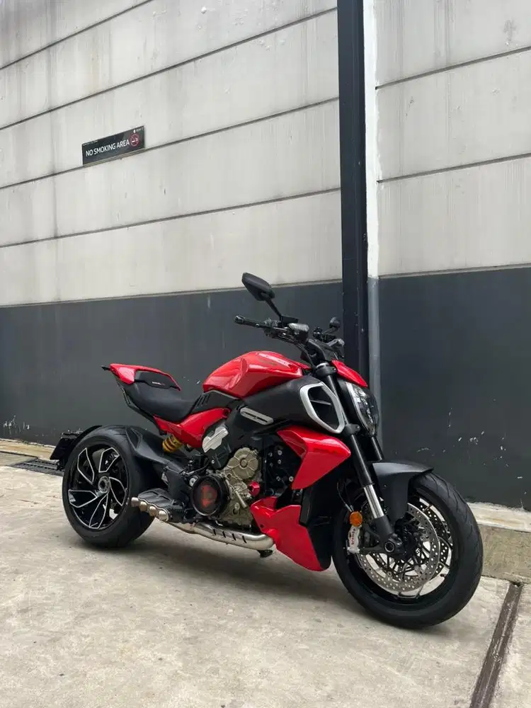 Ducati Diavel V4 2025