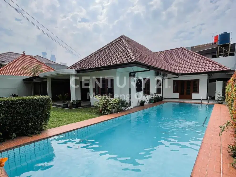 Menteng Luxury, Rumah Tenang & Strategis
