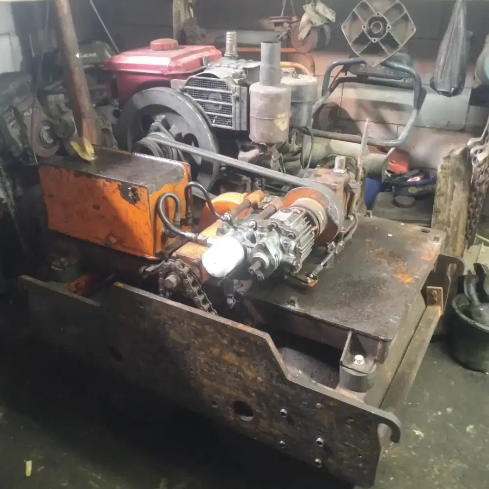 Baby Roller Original Japan MIKASA+YanmarTF85,kapasitas 1 ton,Vibro On