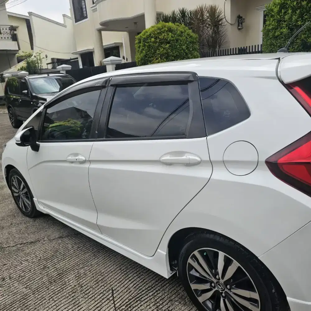 Jazz RS CVT GK5 warna putih 2014