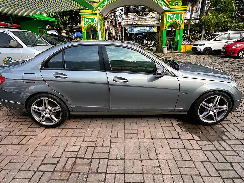 Mercedes-Benz C200 2011 Bensin