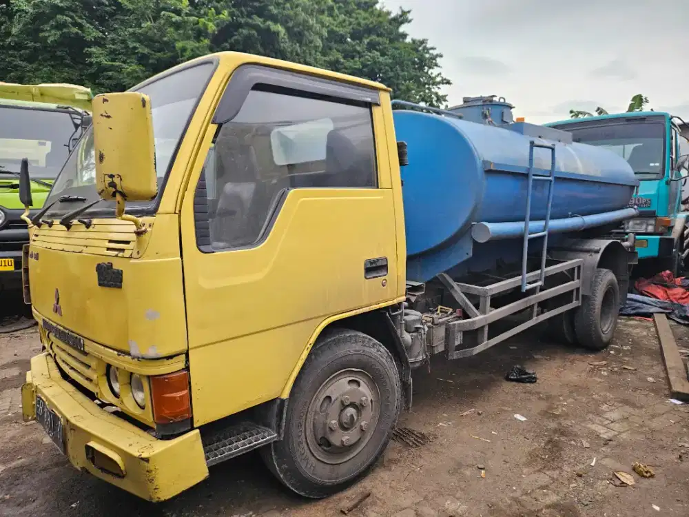 Mitsubishi colt diesel ps 135 tangki 6000 liter tahun 2001 euro 2