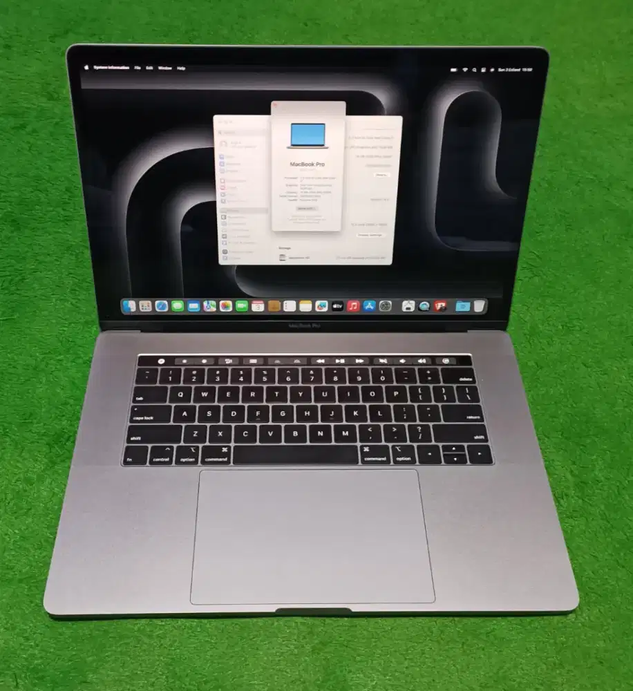 Macbook Pro 2018 15inch i7 16/256 Grey Touchbar Dual VGA Mulus Murah