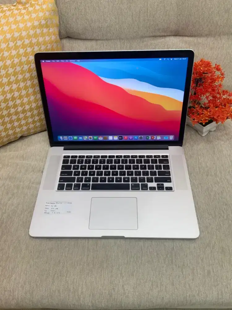 Macbook pro 2015 15in i7 16gb 512gb vga roden murmer