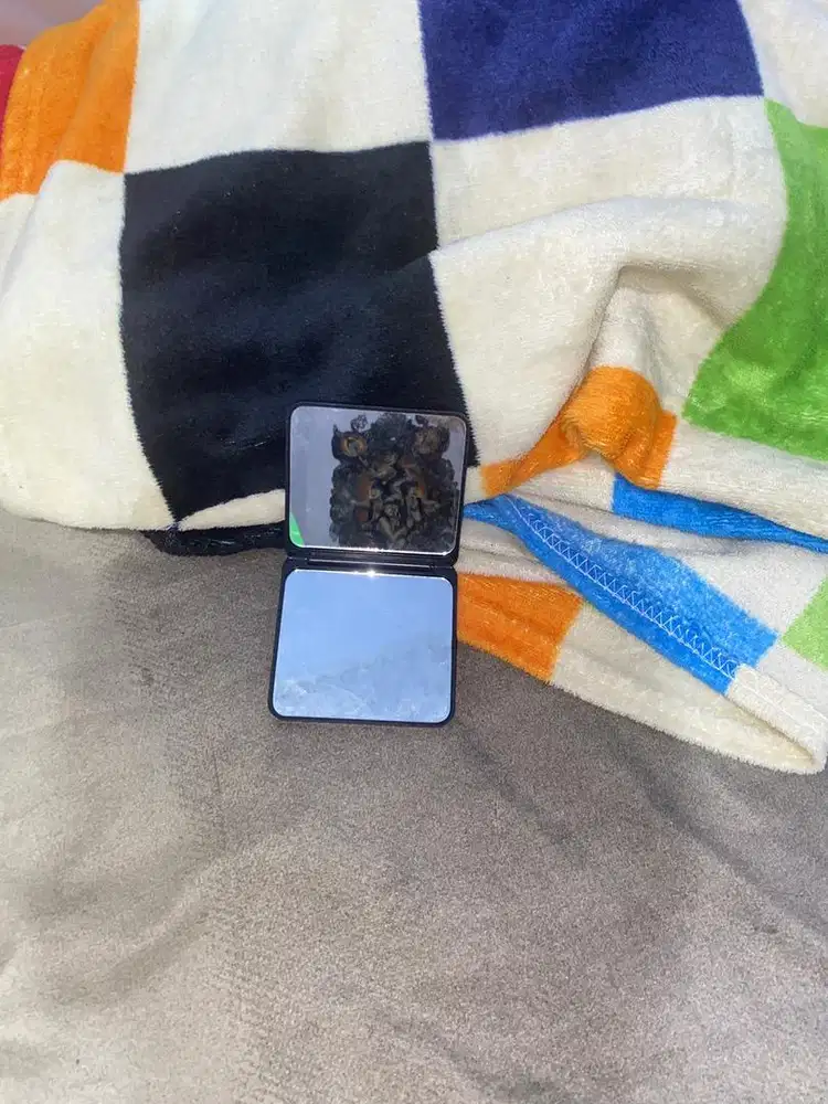 Cermin Mini Hitam Bekas