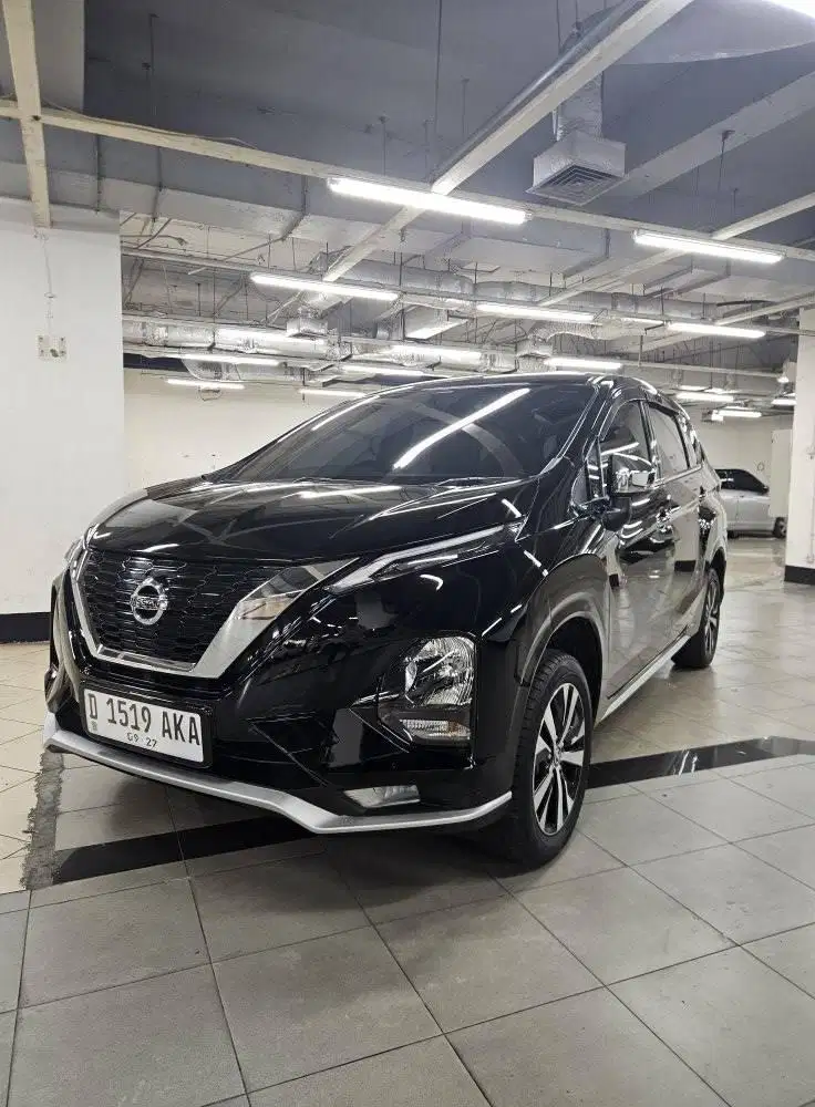 Nissan Livina VL 2022 AT Hitam TDP 40 Juta