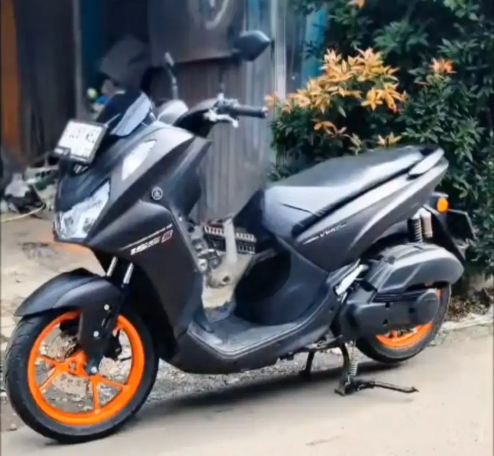Yamaha Lexi 155 Keyless km 700 perak.