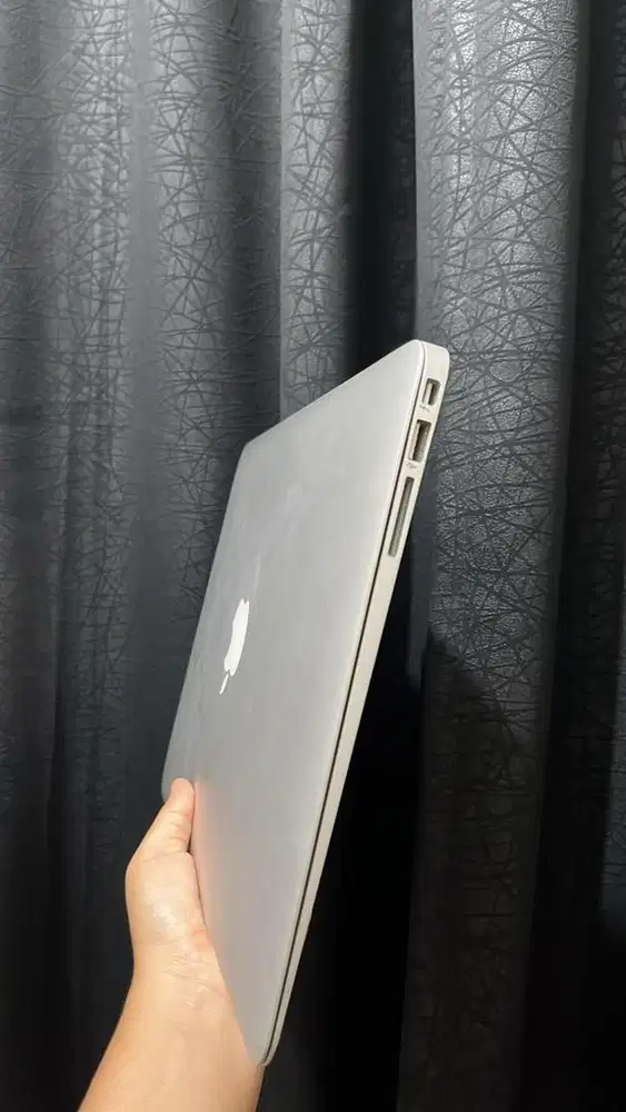 Macbook air 13-inch 2017 core i5