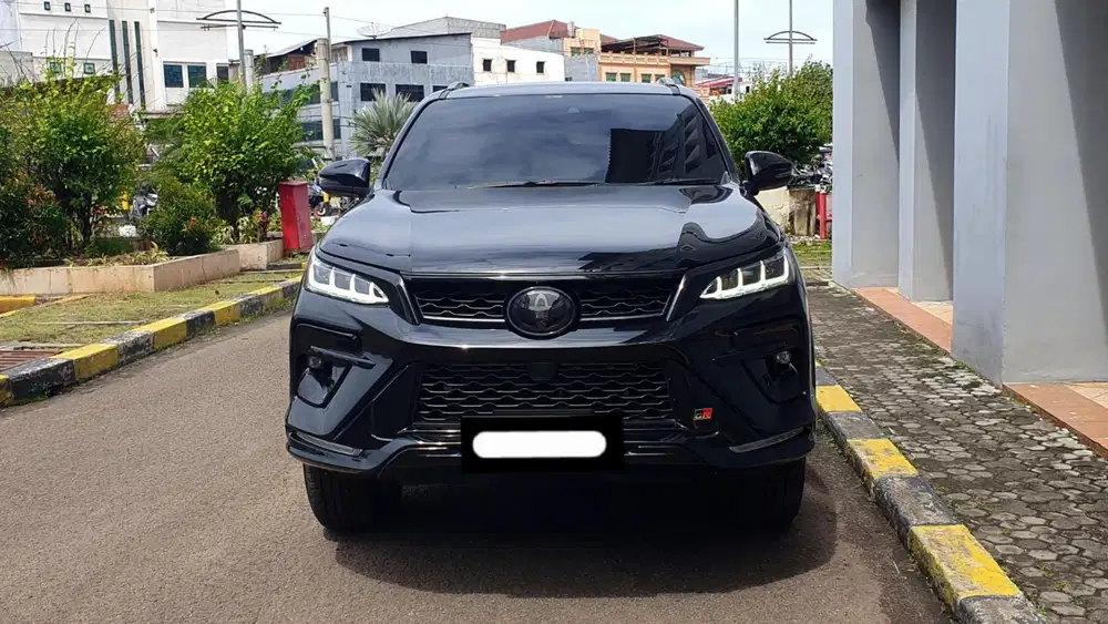 Km 3rb toyota fortuner vrz gr sport 4x4 tetradrive 2025 hitam diesel