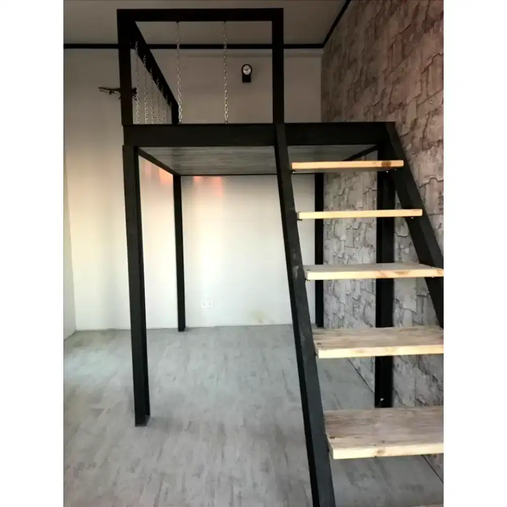 Mezzanin dak besi holo galvanis ,tangga trap kayu pegangan