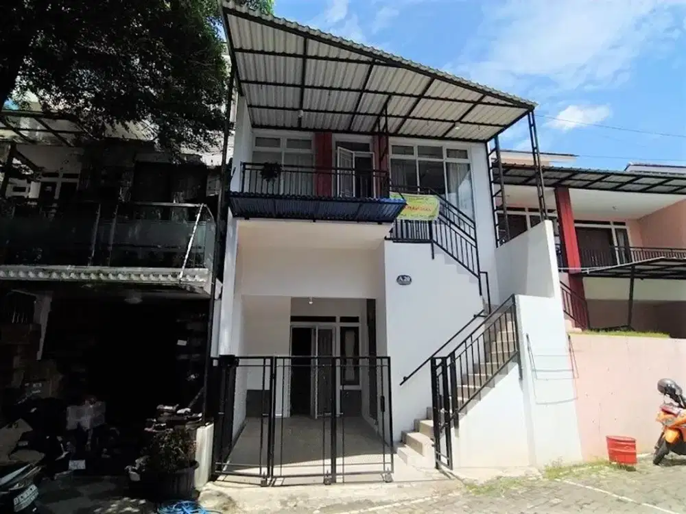 RUMAH 2LT DALAM CLUSTER DISEWAKAN TAHUNAN DI BEJI DEPOK, DEKAT TOL KUKUSAN & STASIUN DEPOK BARU