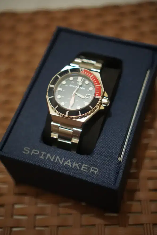 JAM PRIA SPINNAKER DUMAS DAN AMALFI