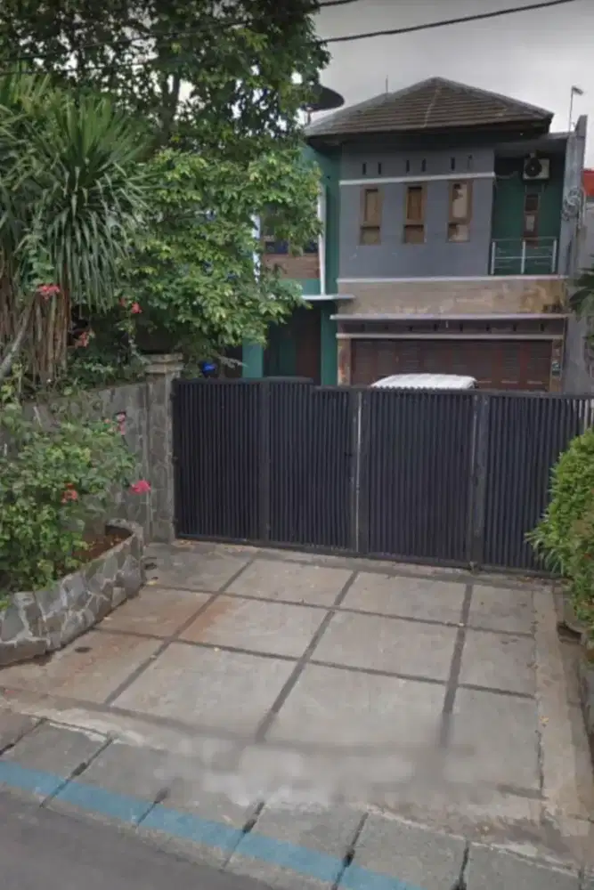 Di jual rumah siap huni di lokasi strategis di Pancoran