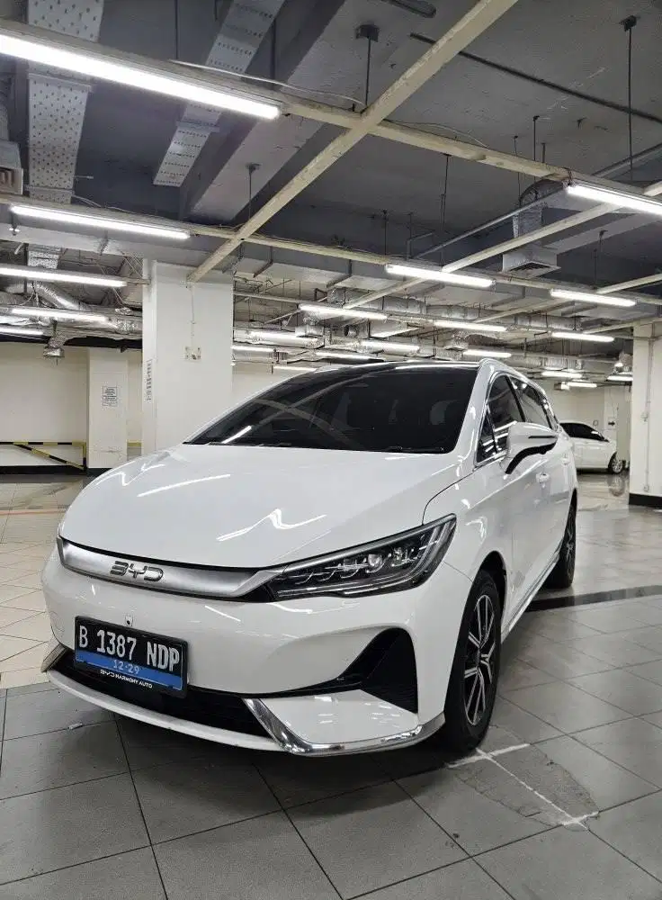 BYD M6 Superior Captain Seat 2024 AT Putih