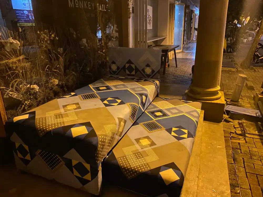 Kasur bekas ada yg 3set jual cepat kalo ada yg minat