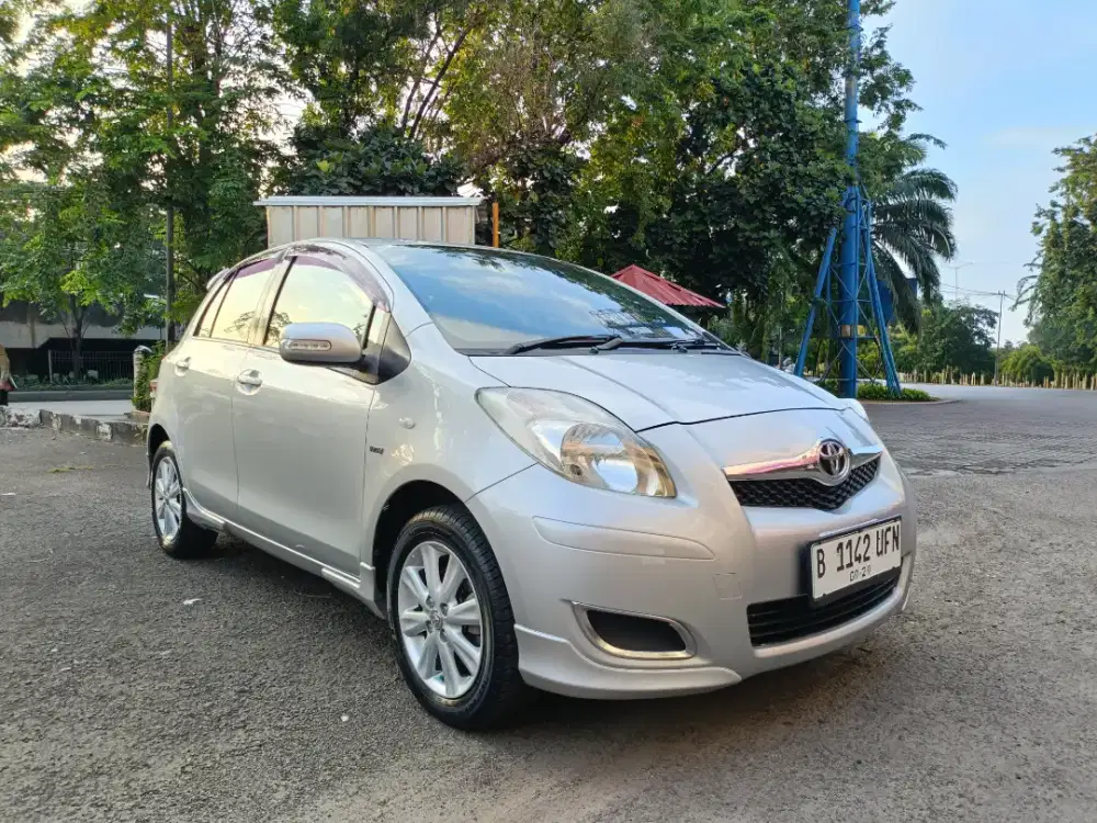 Toyota Yaris E AT 2009 Silver Met