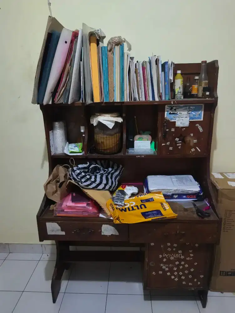Meja Belajar Gratis minus laci bolong