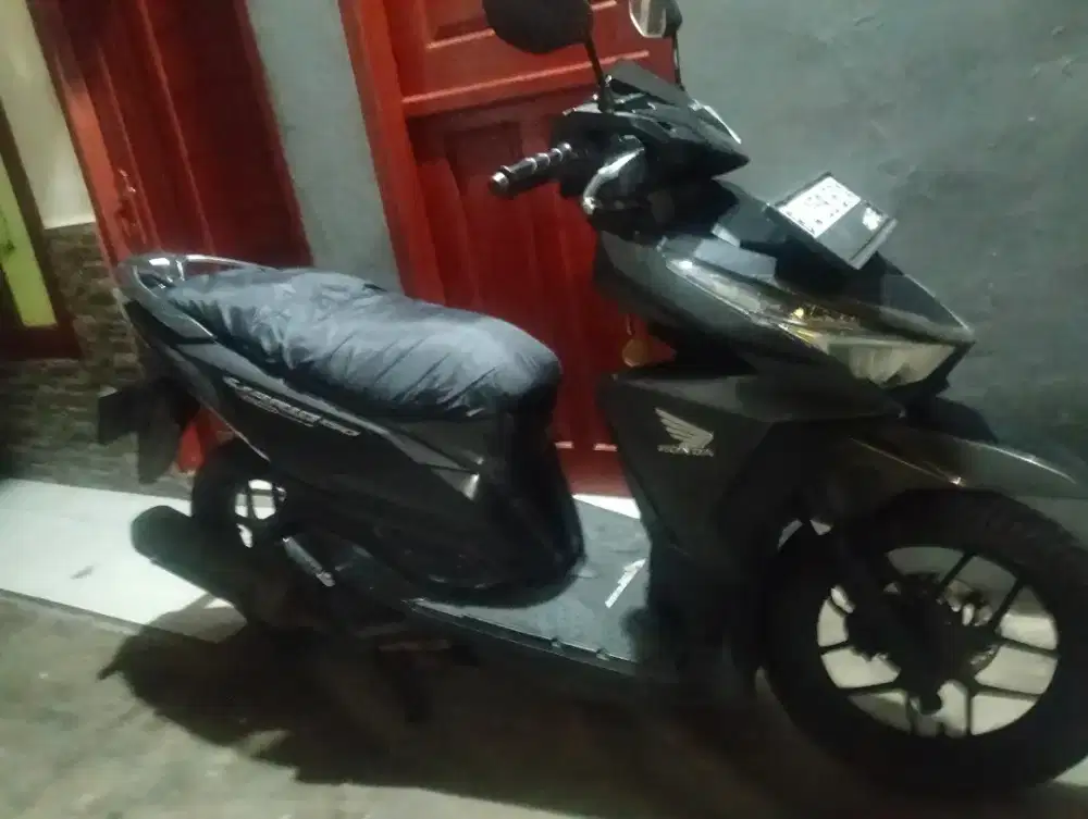 VARIO 150 ESP WARNA HITAM