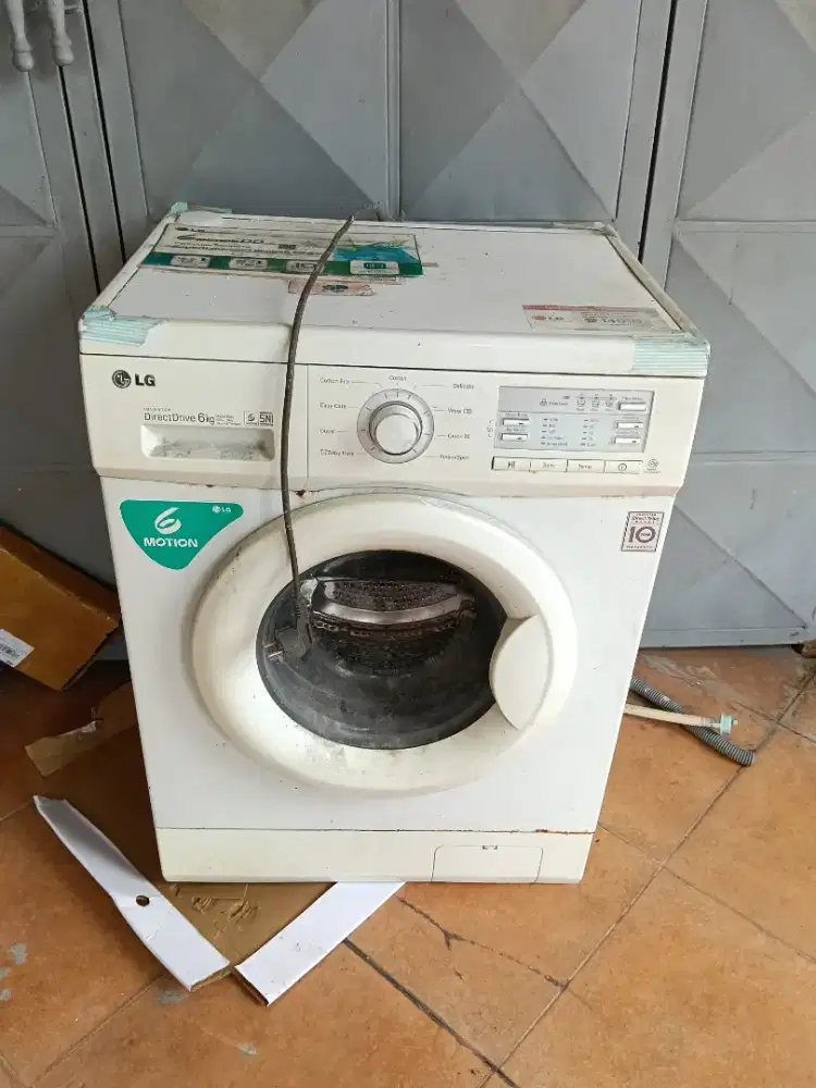 Mesin cuci LG buka depan kapasitas 6 kg.