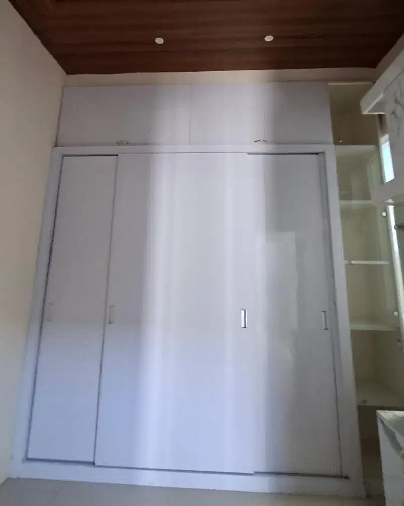 Lemari pakaian custom