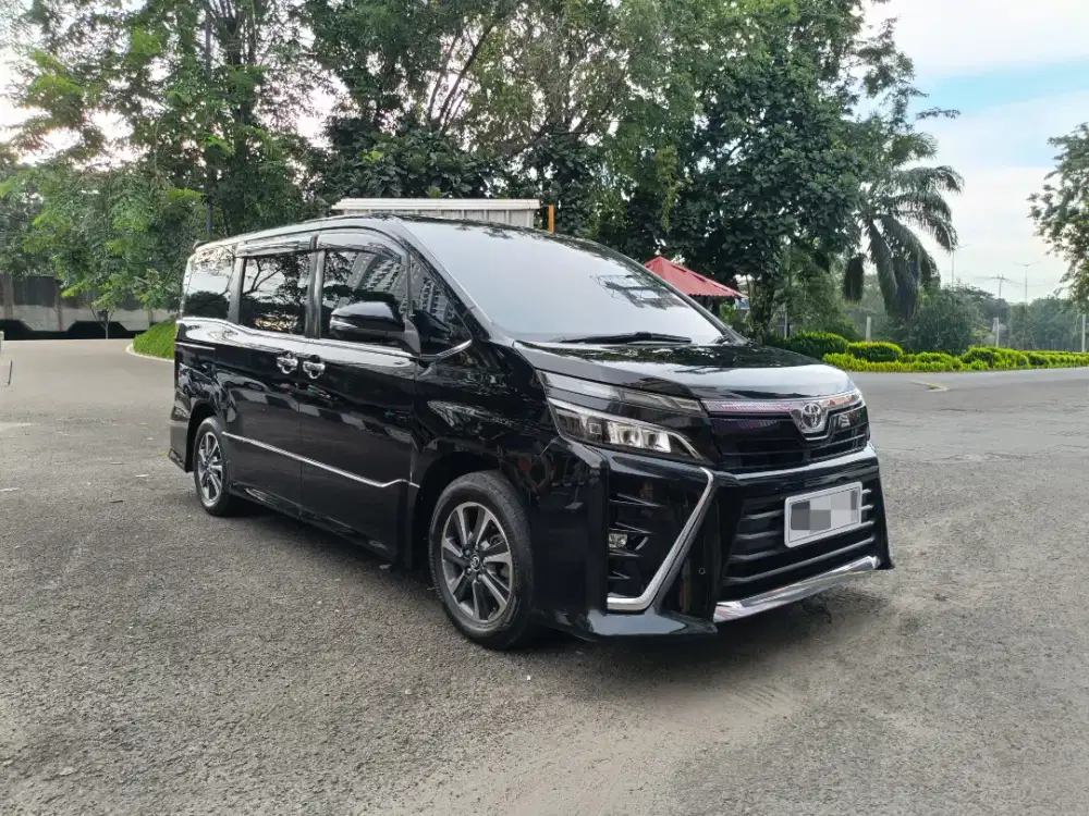 Toyota Voxy 2.0 AT 2018 Hitam