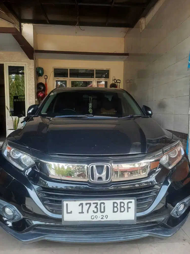 Honda HRV Hitam Tahun 2019