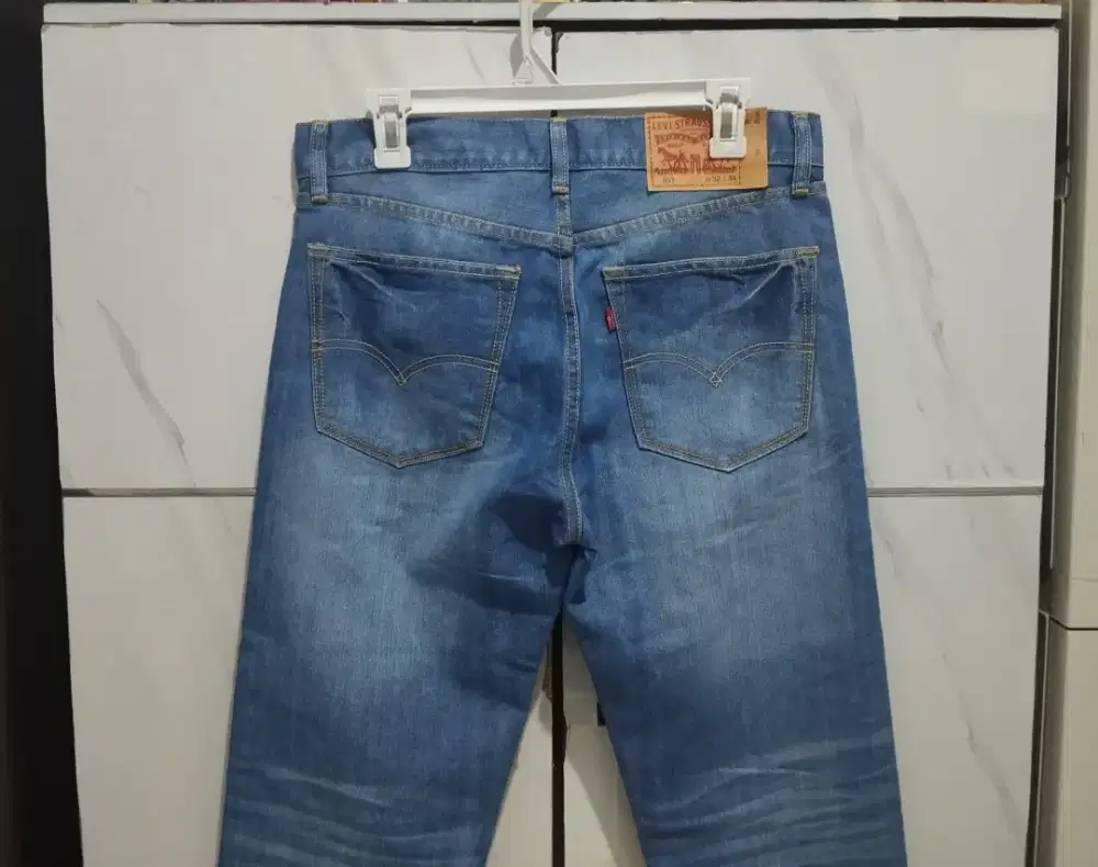 Jeans Levi's 501 cowok
