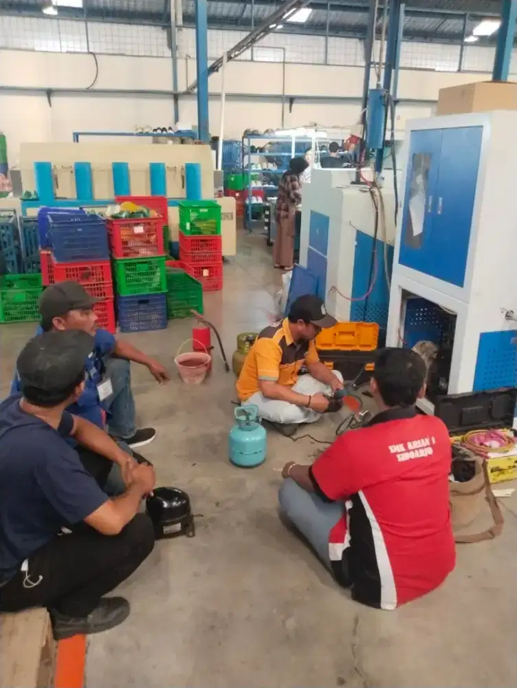 Perbaikan kulkas showcase freezer box ac mesin cuci panggilan