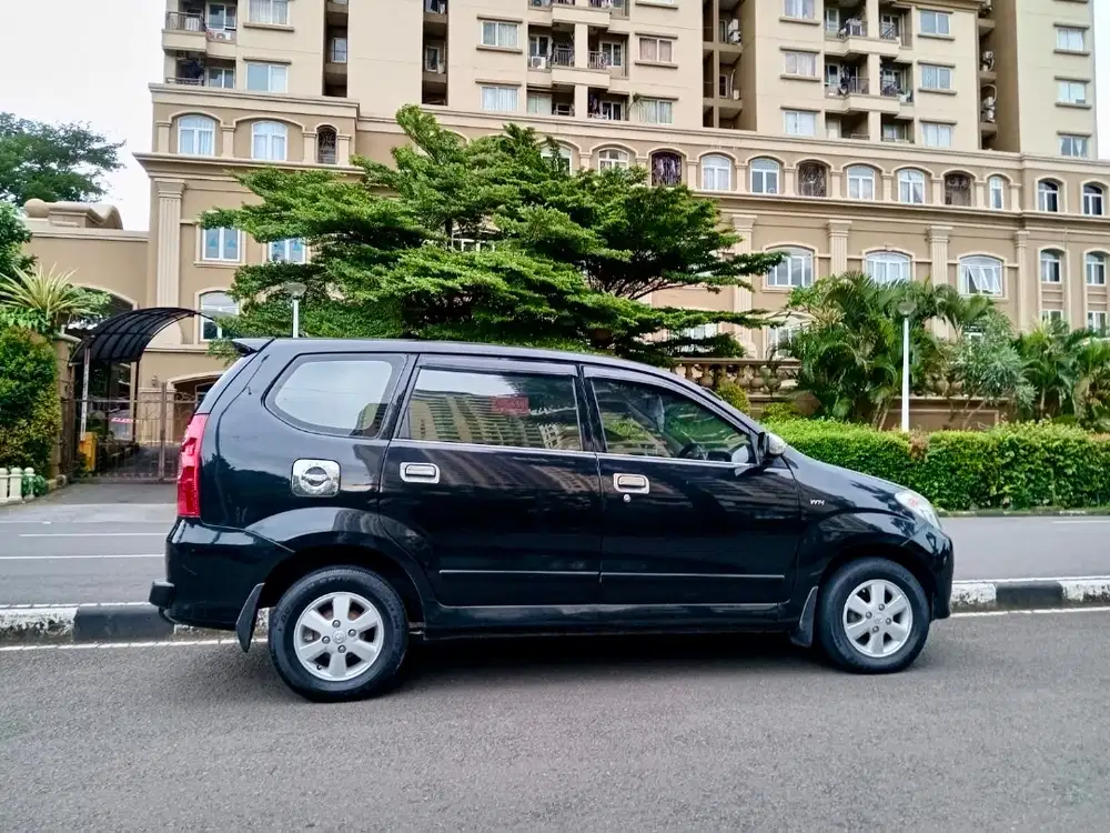 TOYOTA AVANZA 1.3 G 2011 Hitam AT Sangat Mulus Jarang Pakai