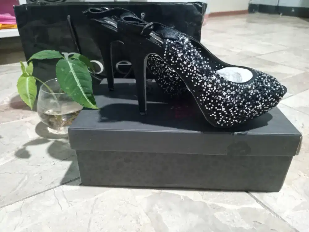 Sepatu high heels