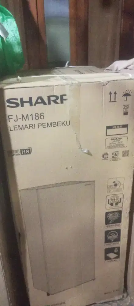 lemari pembeku sharp  type  FJM186 Di jual dengan harga murah