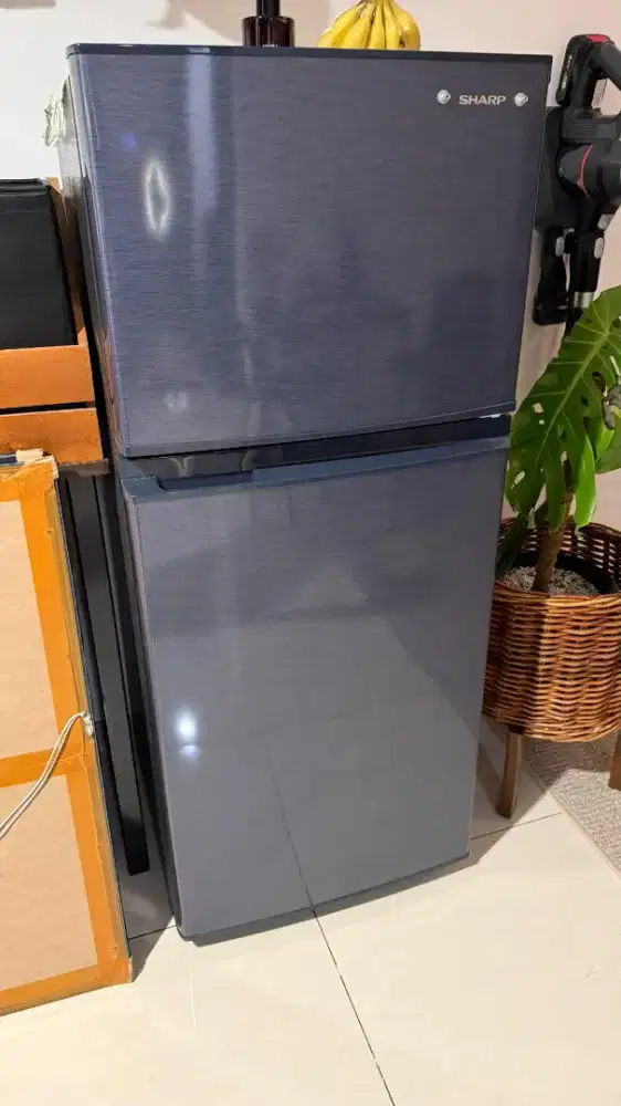 Kulkas 2 Pintu SHARP 172 Liter