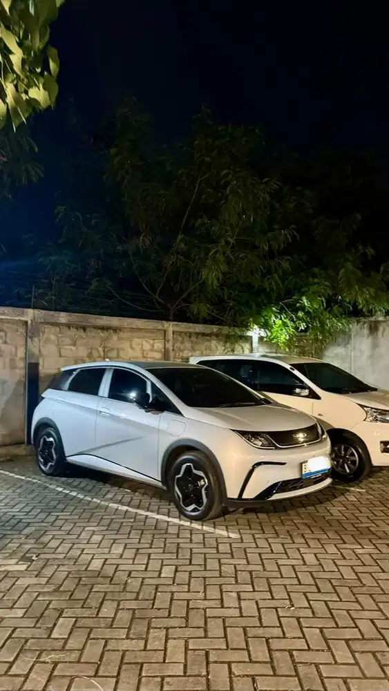 2025 Byd dolphin dynamic km 5 rb putih baru 5 bulan