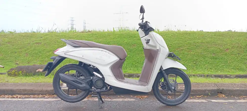 Honda Genio faboulus white Low KM 2021