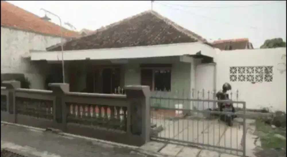 JUAL RUGI RUMAH LUAS 246M2 BELAKANG SAMSAT SEMTIM PALEBON JL.MAJAPAHIT