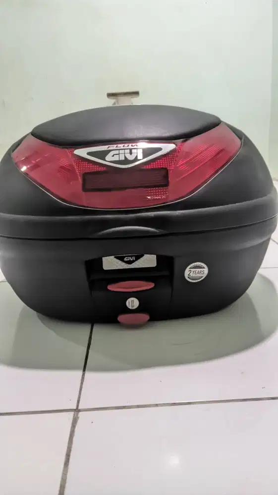 Box Motor GIVI E350 FLOW Bekas
