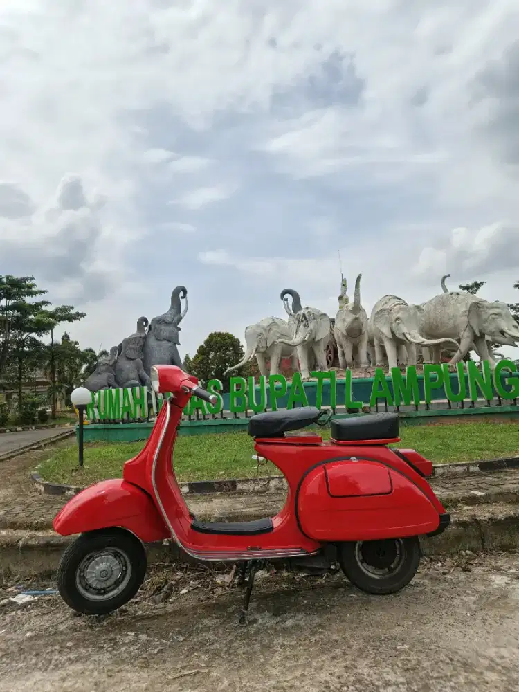 Vespa strada banci