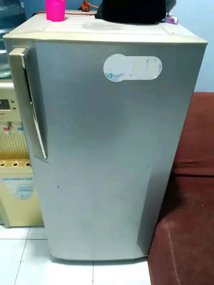 dijual kulkas LG pintu 1 nominus pemakaian sehari-hari.