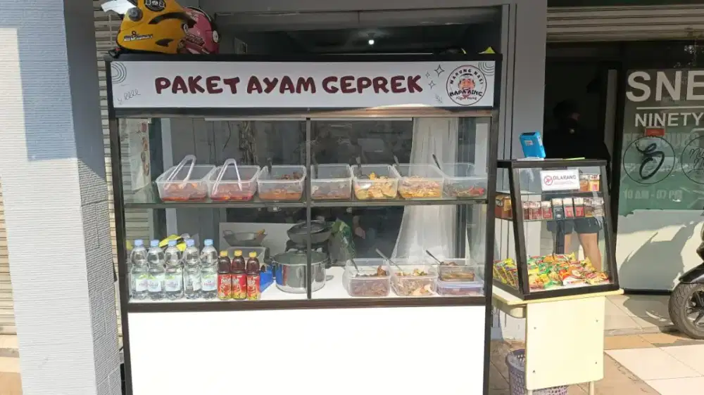 Jual etalase bekas tapi seperti baru