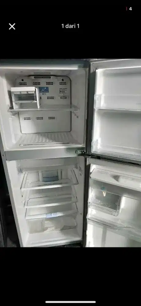 Kulkas hitachi 2 pintu kondisi bagus normal dingin beku siap pakai